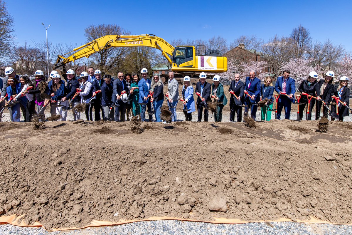 MassGovernor's tweet image. Massachusetts is strong because of its people — families like the Richards who have gone through the unimaginable, and still find ways to take care of their neighbors.
At the groundbreaking of the FieldHouse+ in the heart of Dorchester, I announced a $12 million state…