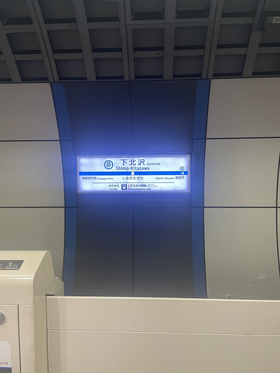 yokka129's tweet photo. エアマックス買うだけのために関西から東京に来た男

マジ買わせてくれ… https://t.co/oS1sXI9GQu