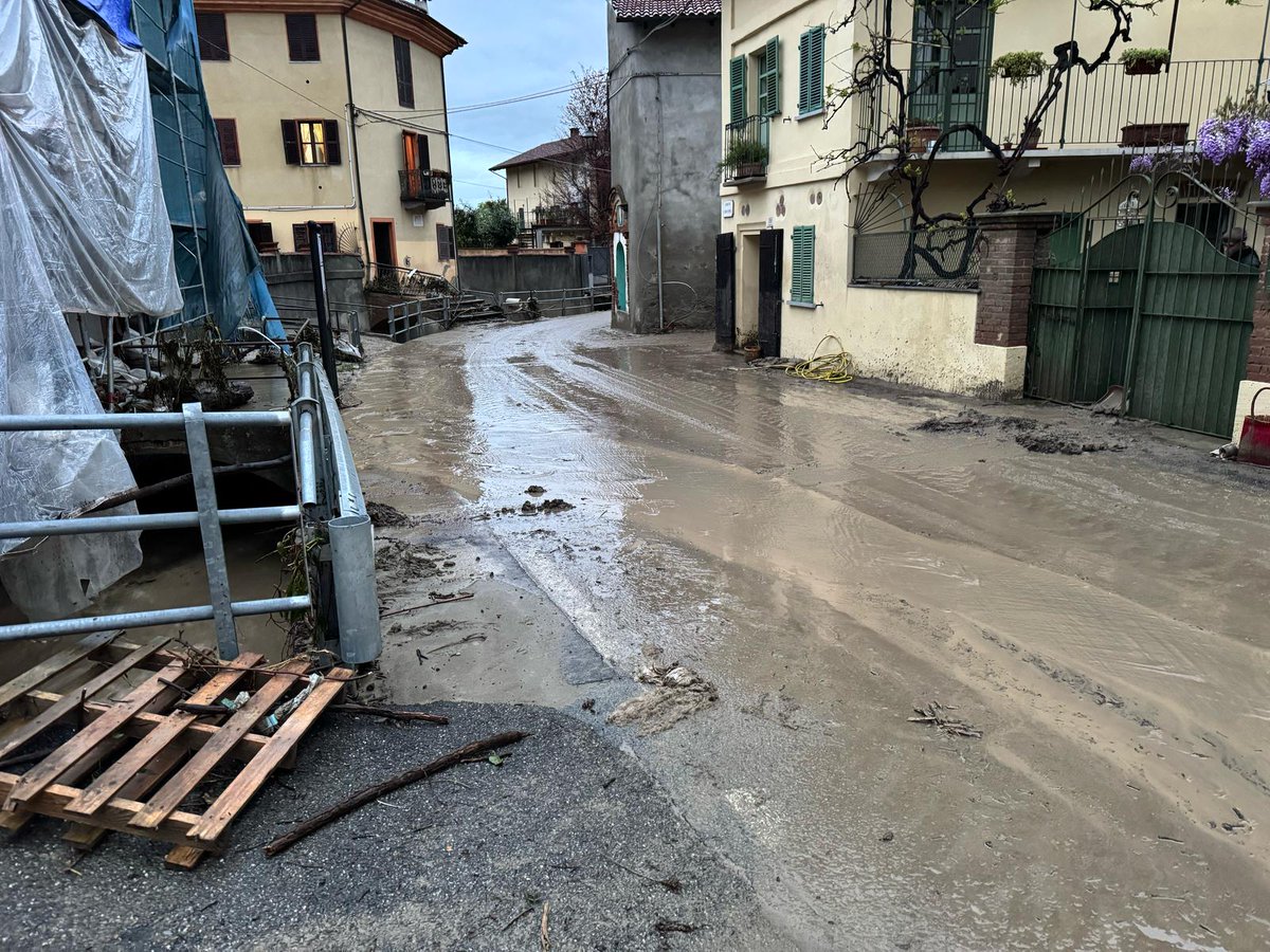 Piemonte Informa (@piemonteinforma) on Twitter photo #allertameteoPIE Il presidente <a href="/Alberto_Cirio/">Alberto Cirio</a> : "Purtroppo oggi c’è stata una vittima a Monteu da Po, un anziano morto per l’allagamento della sua casa. Ho avuto modo di portare la vicinanza della Regione al sindaco, pregandola di estenderla alla comunità e ai famigliari". #allertameteoPIE Il presidente <a href="/Alberto_Cirio/">Alberto Cirio</a> : "Purtroppo oggi c’è stata una vittima a Monteu da Po, un anziano morto per l’allagamento della sua casa. Ho avuto modo di portare la vicinanza della Regione al sindaco, pregandola di estenderla alla comunità e ai famigliari".