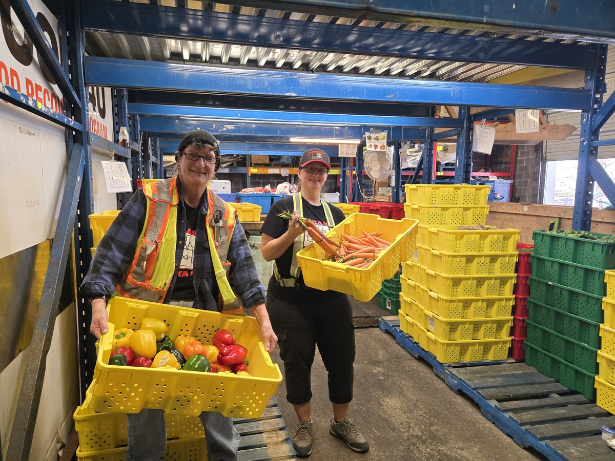 Abundance Alert!⚠️ 🍊🍉🥕🥬 Due to the upcoming holiday weekend there will be a lot of fresh food available at today's Native Victory Church free food market from 1pm - 3pm at 471 Irwin Street. This is Fresh Eats and open to all so please come take it!