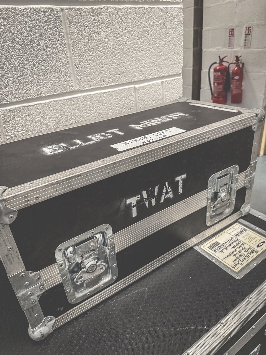 elliotminor's tweet photo. Still figuring out what plugs in whatโฆ?
And whoโs Edam?
And whoโs Twat??
TOUR NEXT WEEK!
#elliotminor #onceinadecade https://t.co/zKrjy3V3hx