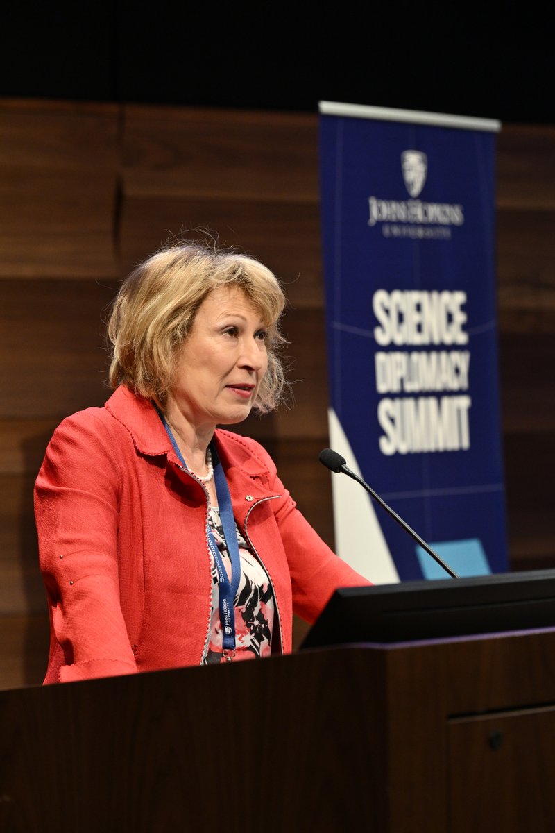 Honorée d’avoir prononcé le discours d’ouverture au #ScienceDiplomacySummit cette semaine. Nous avons besoin de la #DiplomatieScientifique plus que jamais afin de promouvoir la coopération mondiale et de relever les défis communs. 
Pour lire mon discours : science.gc.ca/site/science/f…