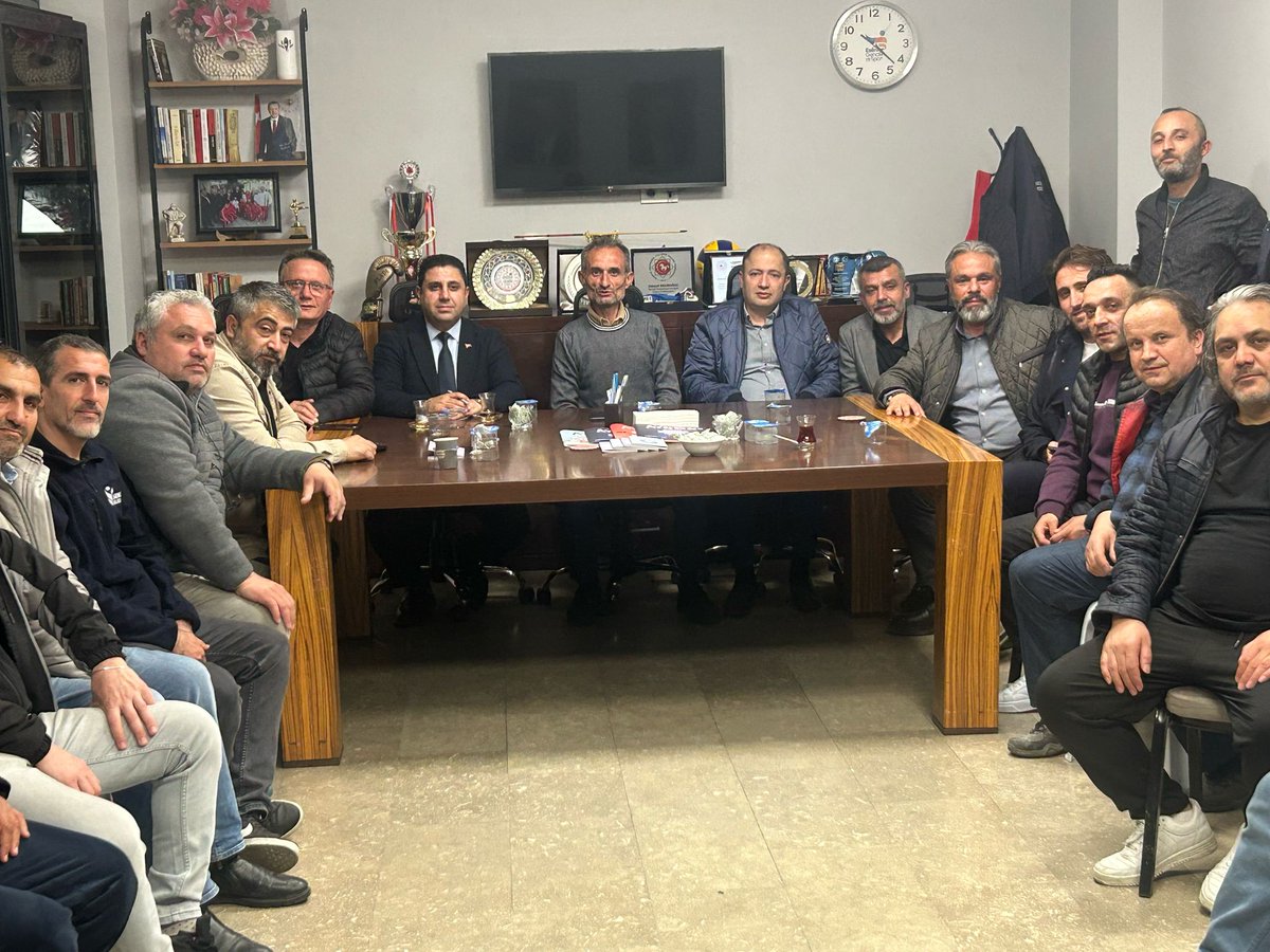 Oruç Reis Mahallesi 1.Bölge ve 2.Bölge haftalık olağan toplantımızı yaptık.Katılım sağlayan tüm başkanlarımıza teşekkür ederim. <a href="/RTErdogan/">Recep Tayyip Erdoğan</a> <a href="/mt_goksu/">Mehmet Tevfik Göksu</a> <a href="/EmrullahErkus/">Emrullah ERKUŞ</a> <a href="/oktayilmaz18/">OKTAY YILMAZ</a> <a href="/vedatdestek/">Vedat Destek</a> <a href="/ilyasduras/">İlyas Duras</a> <a href="/murattemur51/">Murat Temur</a> <a href="/HarunAsartepe/">harun asartepe</a> <a href="/serdarozdmir/">Serdar Özdemir</a> <a href="/KENANYASAR57/">Kenan YAŞAR 🇹🇷</a>