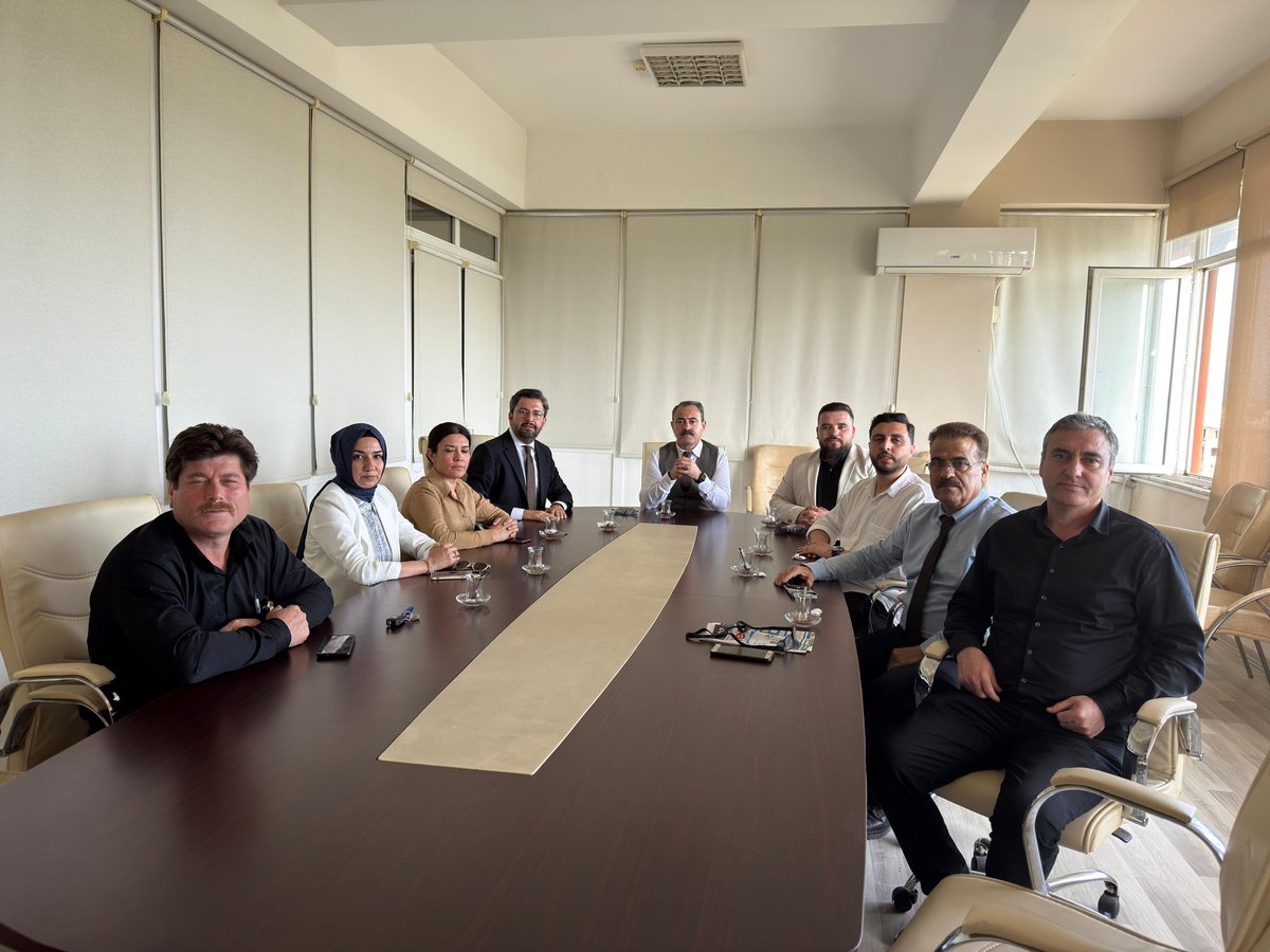 cetinerman's tweet photo. Aydın Gazeteciler Cemiyeti Yönetimi olarak, Nazilli'de Kaymakam Huriye Küpeli Kan, Belediye Başkanı Ertuğrul Tetik, Esnaf Kefalet ve Kredi Kooperatifi Başkanı Dursun Öztunç, Ziraat Odası Başkanı Yahya Anlıak, İlçe Emniyet Müdürü Şafak Yıldırım ile Nazilli Gazeteciler Cemiyeti https://t.co/nb8bIGQXeW