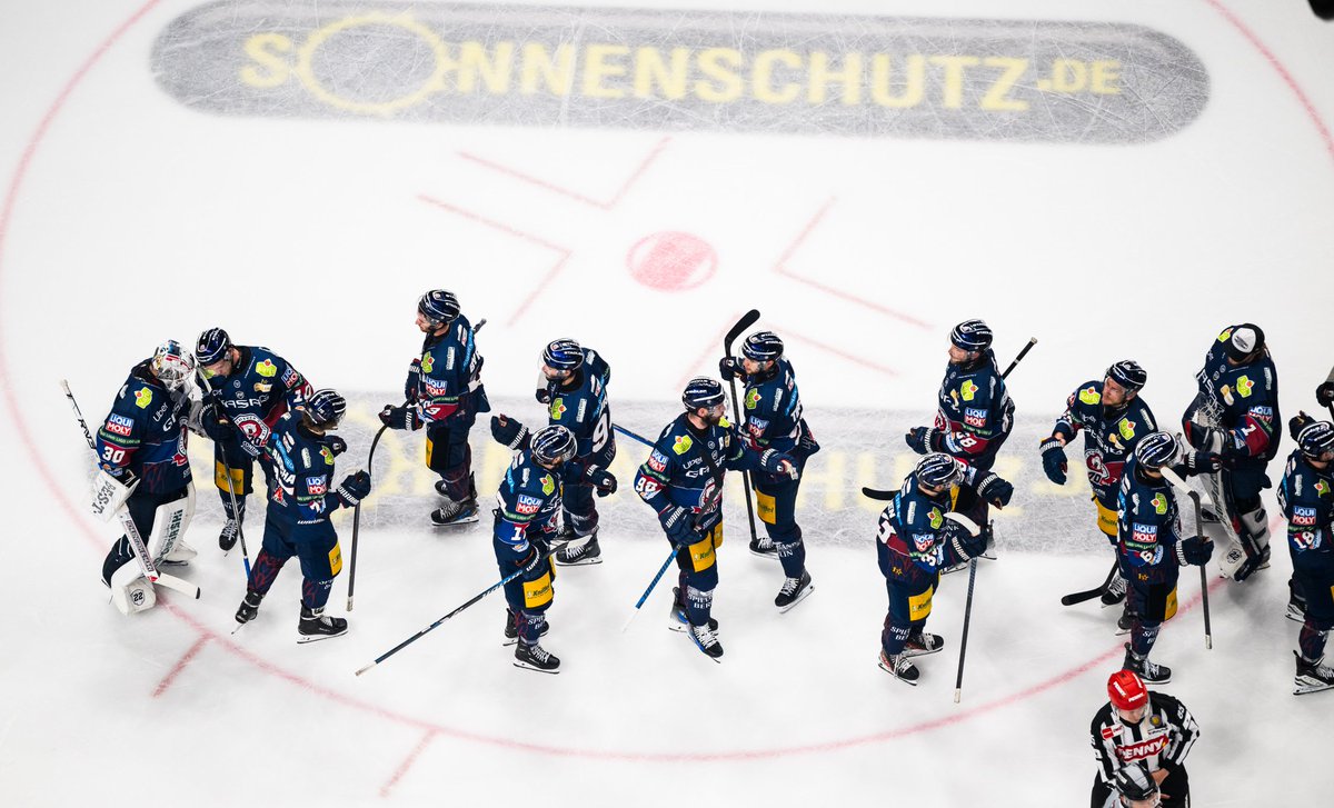 Die <a href="/Eisbaeren_B/">Eisbären Berlin</a> haben das erste Finalspiel gegen die <a href="/Koelner_Haie_72/">Kölner Haie</a> Haie verdient mit 5:1 gewonnen. 

Das Torhüter-Duell ging klar an Hildebrand, Liam Kirk trifft zweimal und Ty Ronning scort einfach weiter.

Der WBN-Spielbericht dazu:

eisbaerlin.de/blog/2025/04/1…

📸City-Press