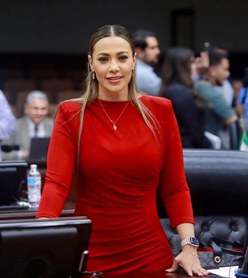 Mi querida Presidenta y Diputada, <a href="/danisotto/">Dany Soto</a>, muchas felicidades hoy que das una vuelta más al sol. Pasa un extraordinario día en compañía de los tuyos. Recibe un fuerte abrazo con mucho aprecio y respeto !! 
🎂🎂🎂