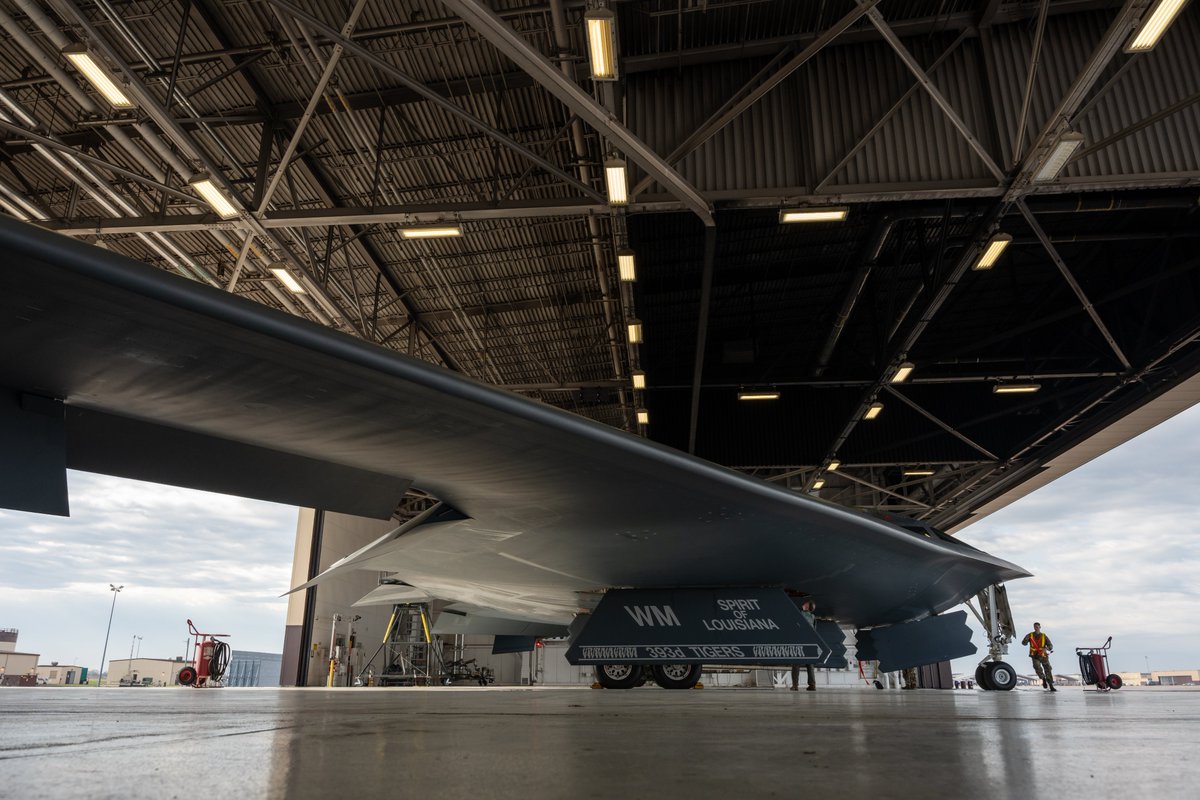 Whiteman_AFB's tweet image. B-2 Spirit stealth bombers perform training sorties from Whiteman Air Force Base, Missouri, April 16-17. The capability to deliver a variety of munitions and bypass sophisticated air defenses make the B-2 a powerful deterrent for any potential adversary.