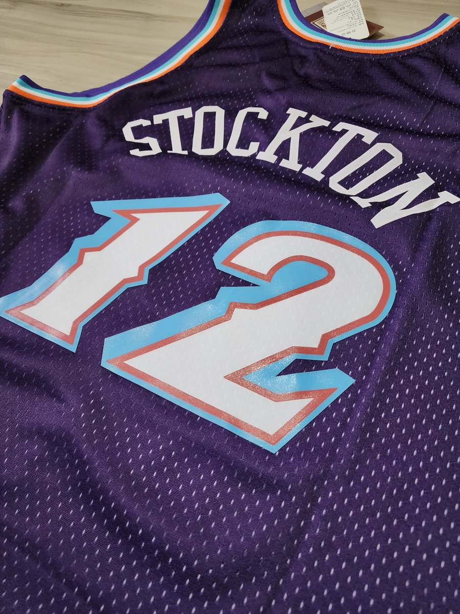 Shootingjerseys's tweet image. Como prometido, se liga nos detalhes dessa Jersey  do Utah Jazz do nosso lendário John Stockton!

Claro que vocês podem adquirir ela pelo link abaixo com 5% off usando " SHOOTING5 "

shootingstarjersey.com/produtos/jerse…
