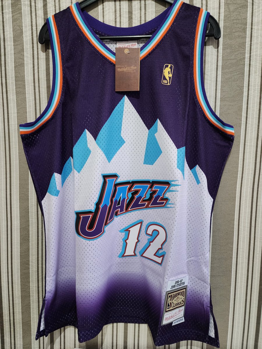 Shootingjerseys's tweet image. Como prometido, se liga nos detalhes dessa Jersey  do Utah Jazz do nosso lendário John Stockton!

Claro que vocês podem adquirir ela pelo link abaixo com 5% off usando " SHOOTING5 "

shootingstarjersey.com/produtos/jerse…
