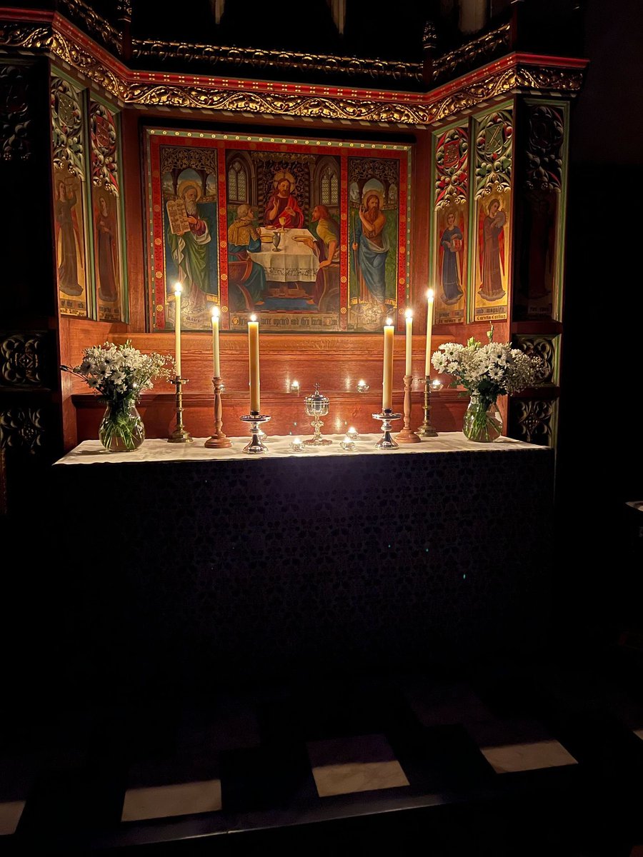 minster_ipswich's tweet image. “…Yet I am not alone, for the Father is with me.” - John 16. 32
​
…And all the disciples forsook him and fled.

📸: The altar of repose, the Lady Chapel, following tonight’s Eucharist of the Last Supper for Maundy Thursday. Members of the congregation watch until Midnight.