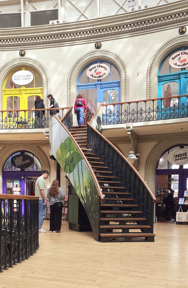 PaulCartwright's tweet image. Last Sunday, breakfast bap in John Lewis &amp;amp; Partners, wander thro to Leeds Corn Exchange for what?  Well, coffee &amp;amp; cake, of course.
Art is good, but I don&apos;t agree with wood paneling artwork on the sides of wrought iron handrail to steps which hides a good match to the balustrade.