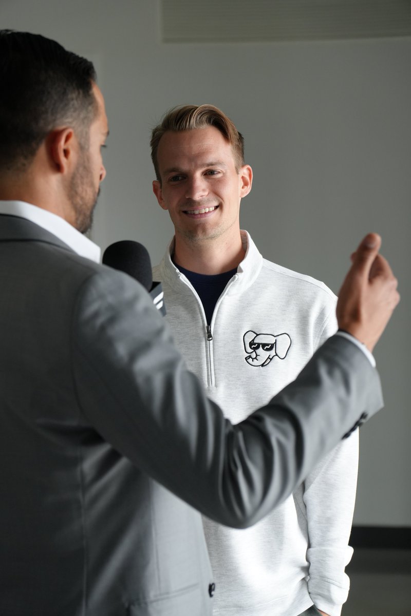 Every event has two audiences: the people in the room and the people watching online.
If you don’t manage both, you miss major growth.

At B2C Creative, we handle full event media + live posting:
✅ Capturing VIPs + speakers
✅ Reposting + engaging tags
✅ Fast content for recaps