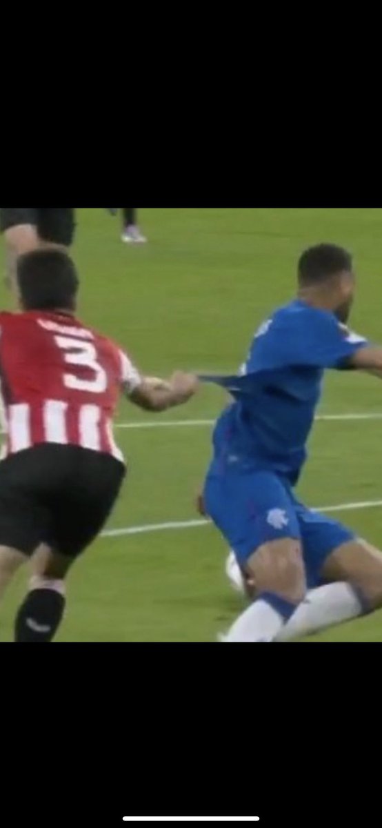 How is this not a penalty? The clearest decision of the night.