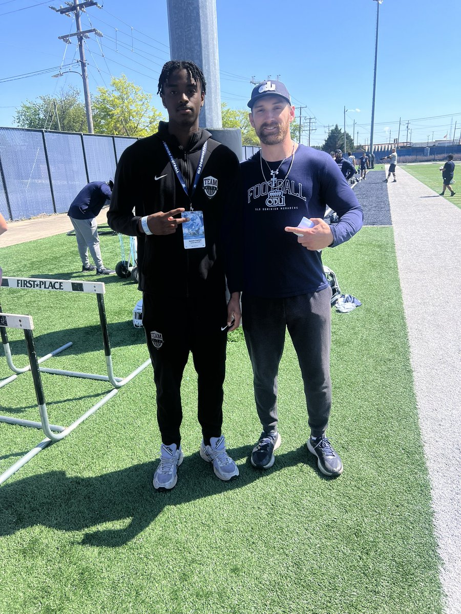 Kamren Freeman (@kamrenafreeman) on Twitter photo Grateful for the opportunity to learn and grow. #StayHumble #NextStep <a href="/CoachMarcus3_/">Coach Marcus</a> <a href="/Coach_Farriss/">Andrew Farriss</a> <a href="/jsc613/">Coach “Deuce” Clark (II)</a> Grateful for the opportunity to learn and grow. #StayHumble #NextStep <a href="/CoachMarcus3_/">Coach Marcus</a> <a href="/Coach_Farriss/">Andrew Farriss</a> <a href="/jsc613/">Coach “Deuce” Clark (II)</a>