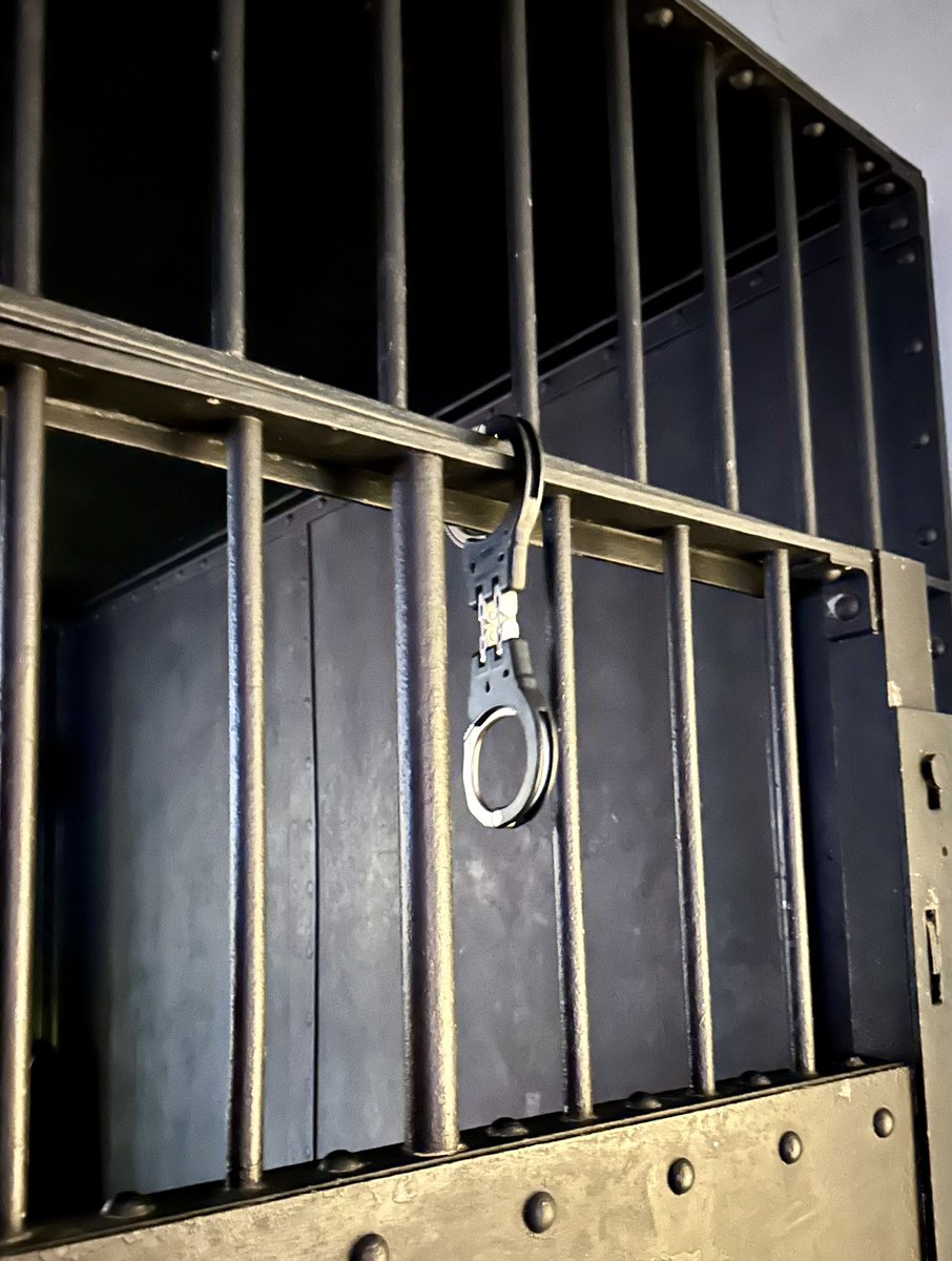 This black cell needs a prisoner and a wrist to make it look more inviting? Don’t you all agree 😈