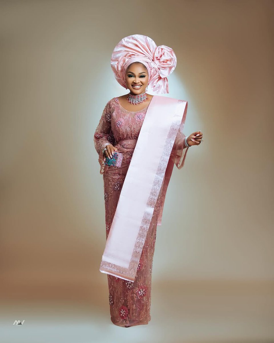 realmercyaigbe's tweet photo. This or That⁉️ #JP2025 https://t.co/uCP2rSb7hn