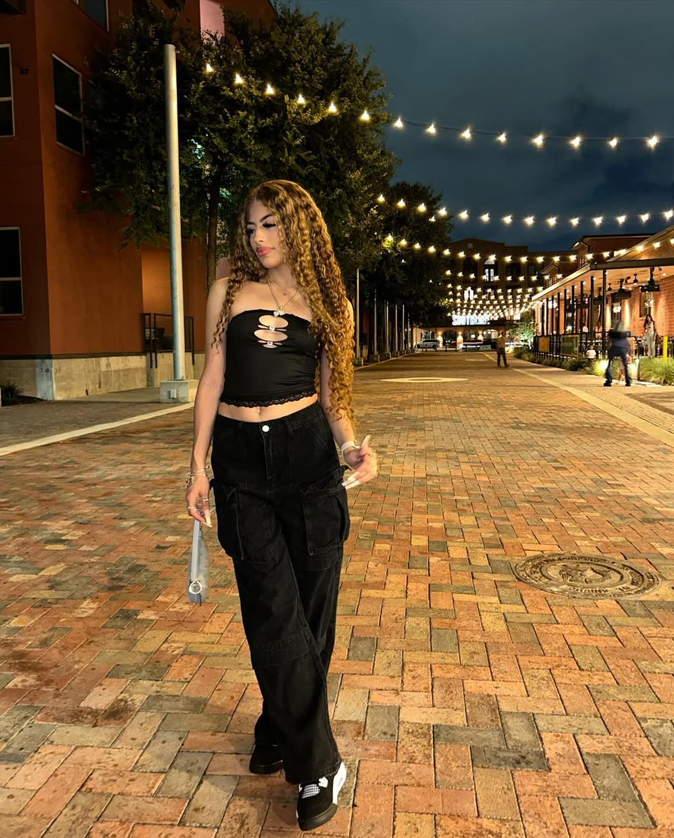 Should I keep it casual... or cause a problem?😇🔥🖤