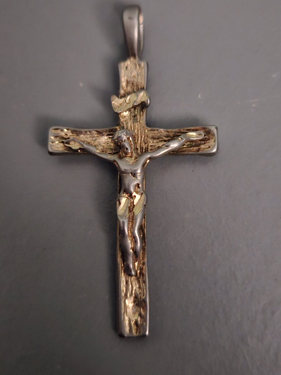 Randomly crossed my mind no pun intended, but im just seeing if they're any other crosses out there that looks like mine, its from the 90s/00s era, Think mom got it from walmart, but i never did ask tho o: Any experts? Lol
