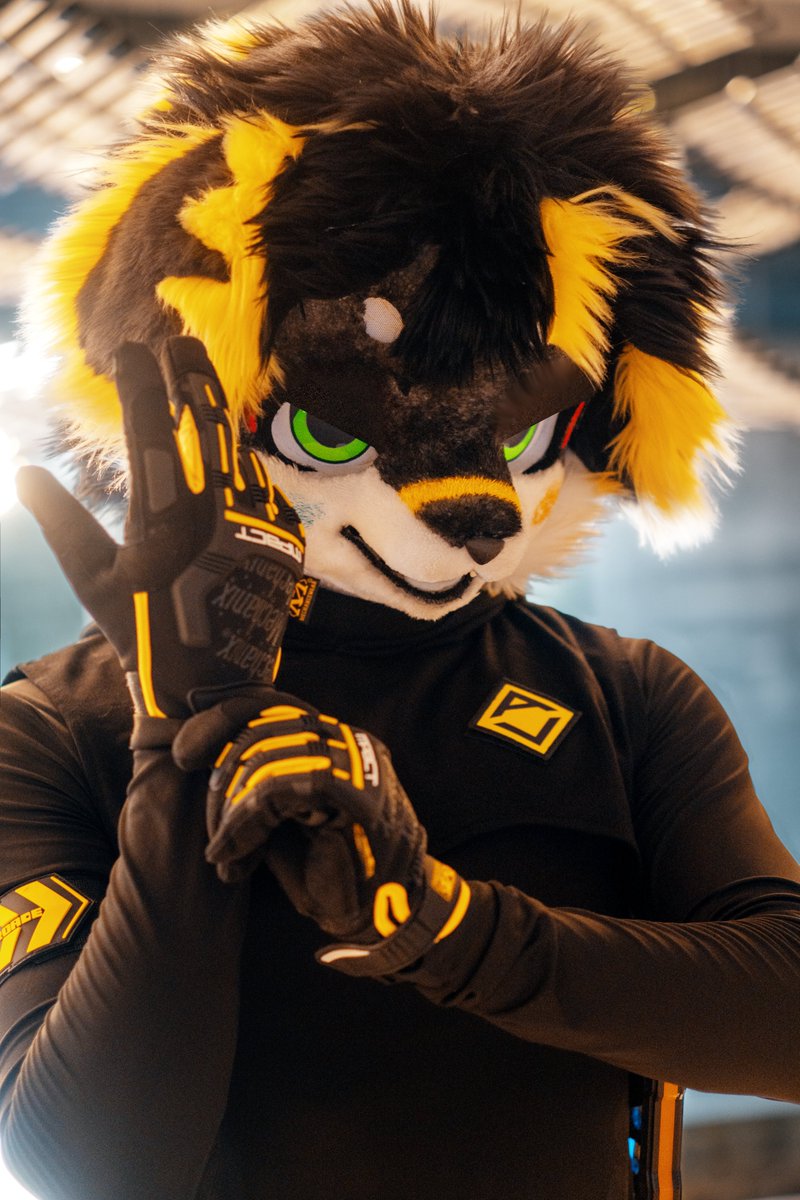 猎杀开始！

摄影：<a href="/aaaapoor3/">阿穷摄摄版</a>
#FursuitFriday