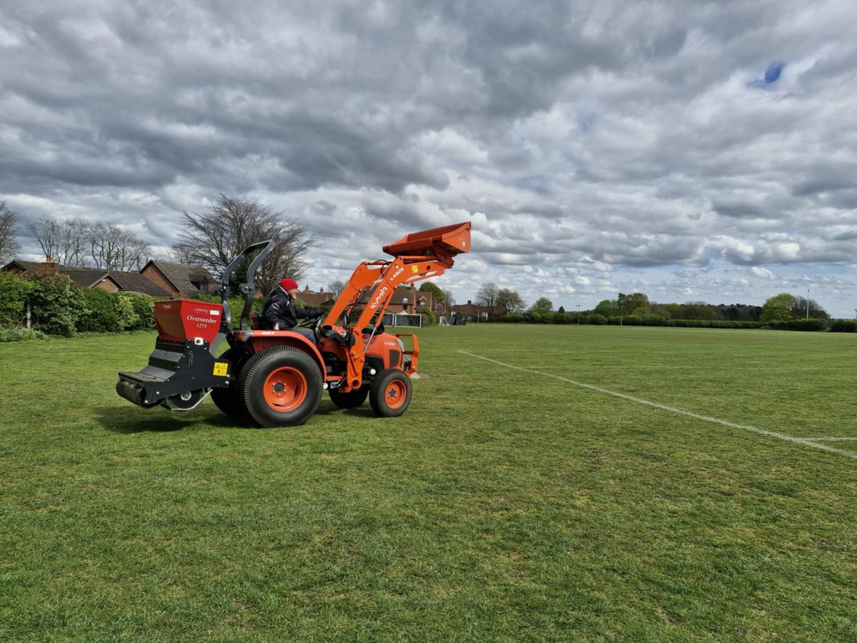 seanclixby5's tweet image. 📣 @BCSA2016 Broughton Rec Field end of season pitch renovations well underway....

📣x3 12 hr days but worth it to see results 🤞

✅️Deep Aeration of whole site by contractor 
✅️Disc seeded x3 passes on all 6 match pitches
✅️Top dressing spread over all 6 match pitches
1/3