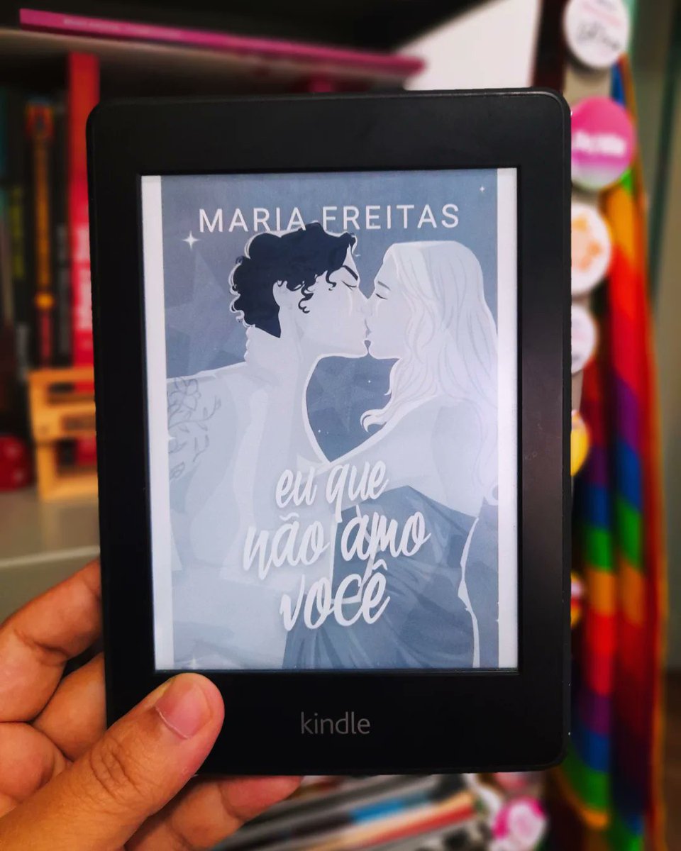 📚 Eu que não amo você — Maria Freitas
🖤 Fake dating sáfico.
🔥 Drama, ranço, pegação.
💥 Me entreguei e fui devorada.

#SóLeioLGBT #Sáfica #DicaDeLeitura

>> amzn.to/44qB1h7