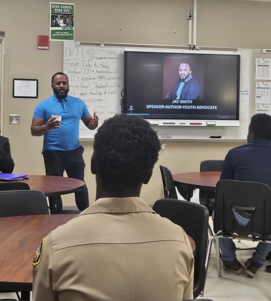 OCPSAO's tweet photo. Mr. Marshall from Evans HS hosted a “Man Up Moments” Presentation for his Mentoring Group. Way to show up &amp; show out gentlemen 🙌🏽🙌🏽🙌🏽 !! Shout out to Principal Miller from Meadowbrook MS, Nicolas Solomon of the King Solomon Foundation, and Men of Royalty!!! 📣📣📣 #MentorsMatter https://t.co/gC6pz1fWYU