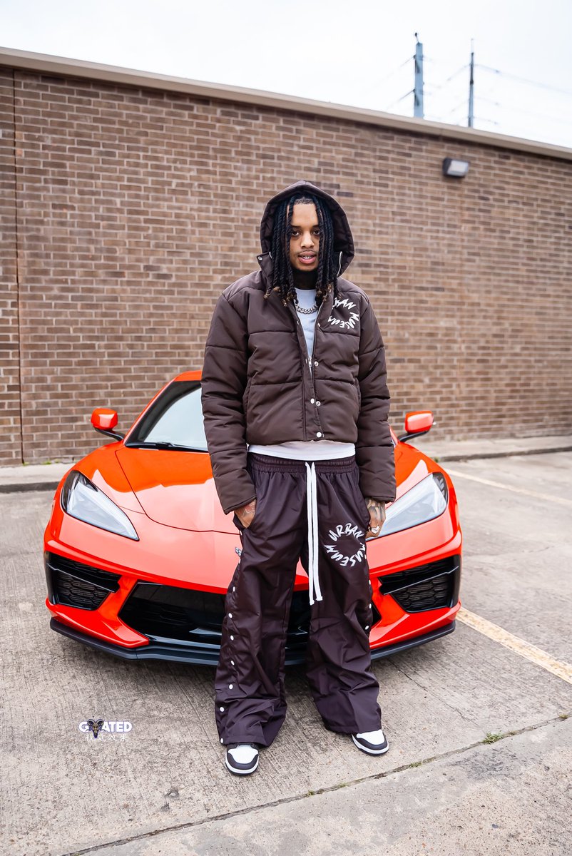 Badazzflow's tweet image. Ain’t post on twitter in a min🅿️🖤