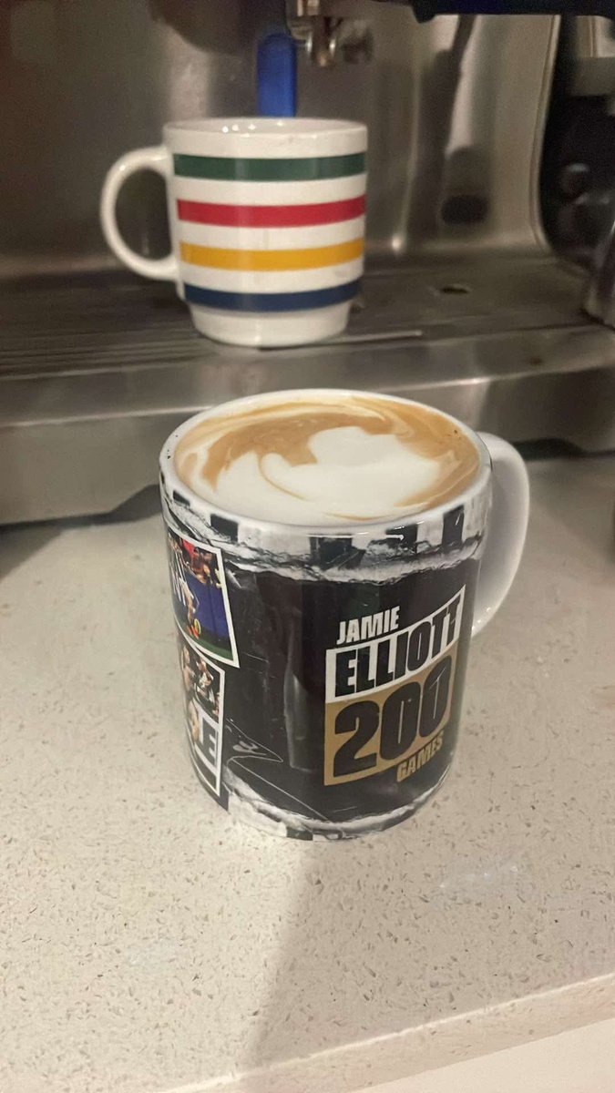 Bowiesinspace4's tweet photo. Tastes of victory! #Elliott200 https://t.co/nxICjdyewT
