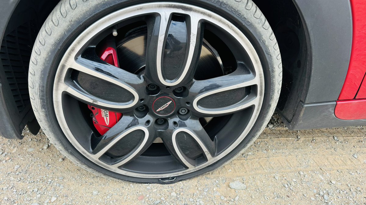 KiingDuke's tweet photo. @Tayo_555 Went SUV shopping after replacing the 4th tire in 6 months, run flat or not, potholes will mess up your day. https://t.co/nLqR65t5Ps