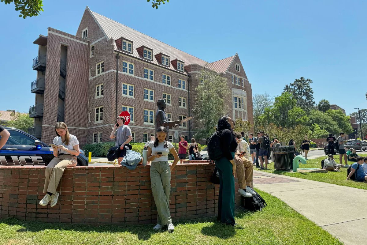 CoffindafferFBI's tweet photo. Two are deceased.

One in custody related to the FSU active shooter situation. 

#FloridaState 
#FSUAlert https://t.co/p3X5WbTp9K