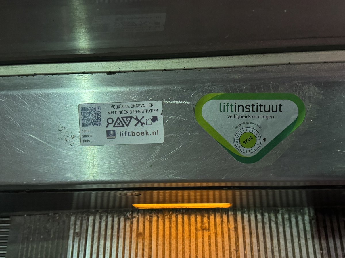 Toch nog gefotografeerd voor <a href="/ProRail/">ProRail</a> . Ook in de avond doet de roltrap RT 34 nog goed piepen.