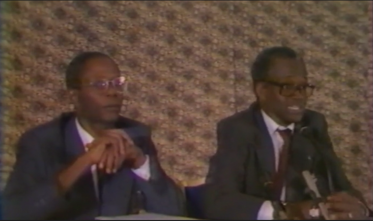 Après près de 3 décennies de dictature, les Togolais retrouvent l'habitude de la libre parole. En ce 10 Juillet 1991, les délégués à la conférence nationale sont invités à se doter de leur organe dirigeant dans une confusion relative #Togo #Tgtwittos 

youtu.be/AwCS6xRGETk