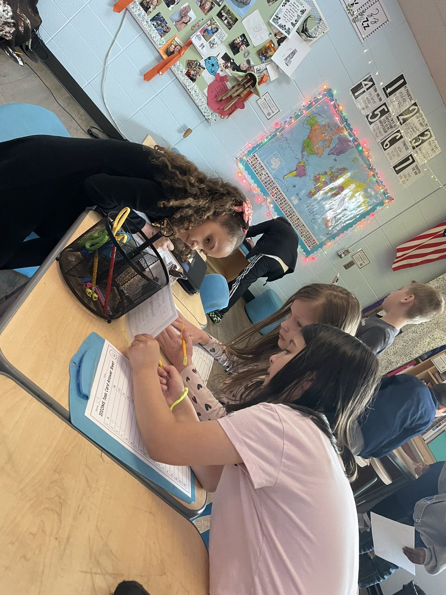 GraceLearning's tweet image. Idioms around the room!