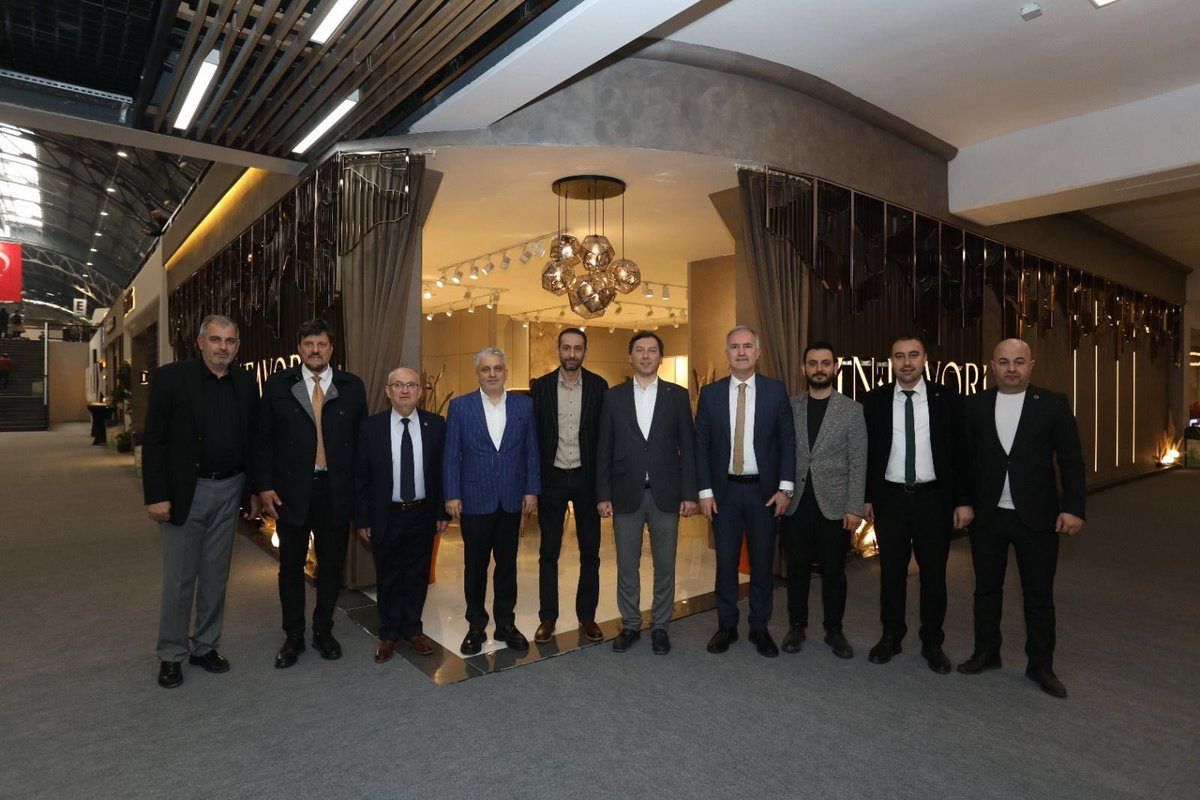 _mustafadurmus_'s tweet photo. 52. Uluslararası Modef Mobilya Fuarımızda Milletvekilimiz Sn. Ayhan Salman, Belediye Başkanımız Sn. Alper Taban ve teşkilatımız ile birlikte katılımcı firmalarımızı ziyaret ettik. Tüm firmalarımıza bol ve bereketli işler dilerim.

#Modef
#AKİnegöl https://t.co/IMSVgcRA2E