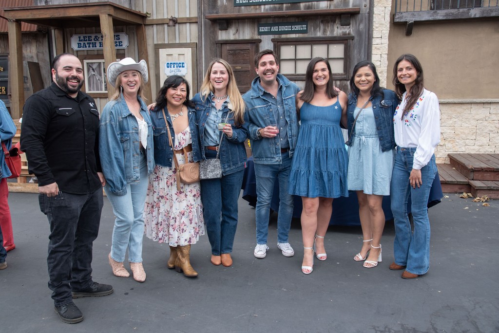 Habitat Santa Barbara's 25th anniversary gala is coming up on May 2nd and there are still a few tickets left-- purchase your tickets today so you can celebrate with us! Click the link below to view tickets! app.etapestry.com/onlineforms/Ha…