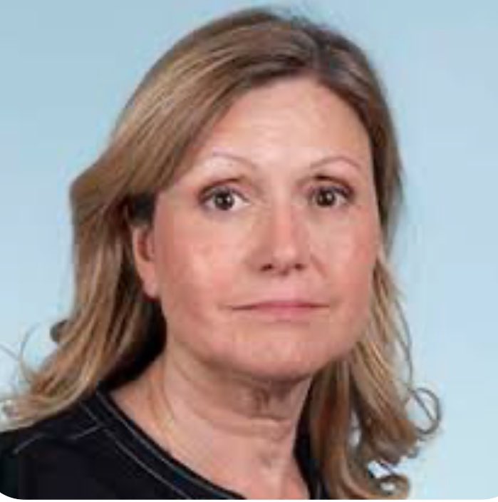 🇫🇷 La MACRONIE se porte bien contrairement au peuple et à la France.

Yael Braun-Pivet dispose d'un hôtel de fonction avec jardin à l'assemblée nationale. 

Elle ne paie ni sa nourriture, ni son électricité, ni aucun service du quotidien. 

Elle a plusieurs chauffeurs. Elle est