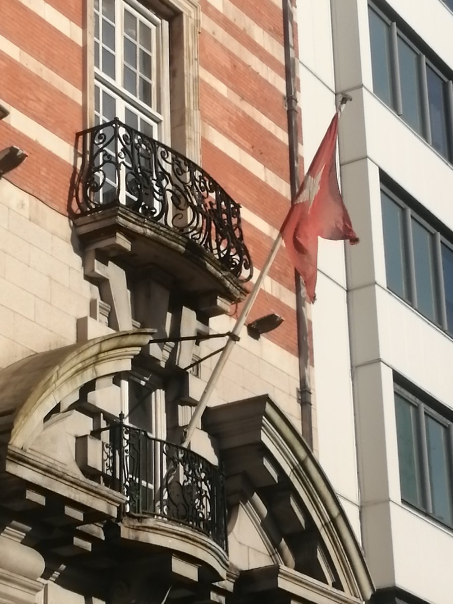 #WhiteStarLine HQ #Liverpool balcony from which #Titanic survivors' names were announced to crowds below 113 years ago this week. See elsonshippinglines.com/last-call-for-…