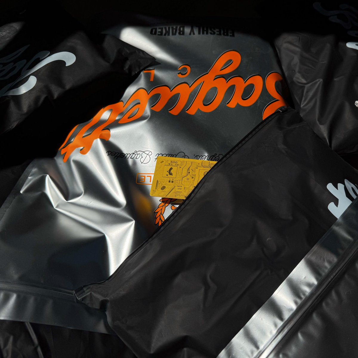 The shop is live for 48 hours only. - [
shop.baguetteclub.wtf ]🥖

One chase, one secret, one shot.

What’s hidden might just change the game. #BaguetteClub