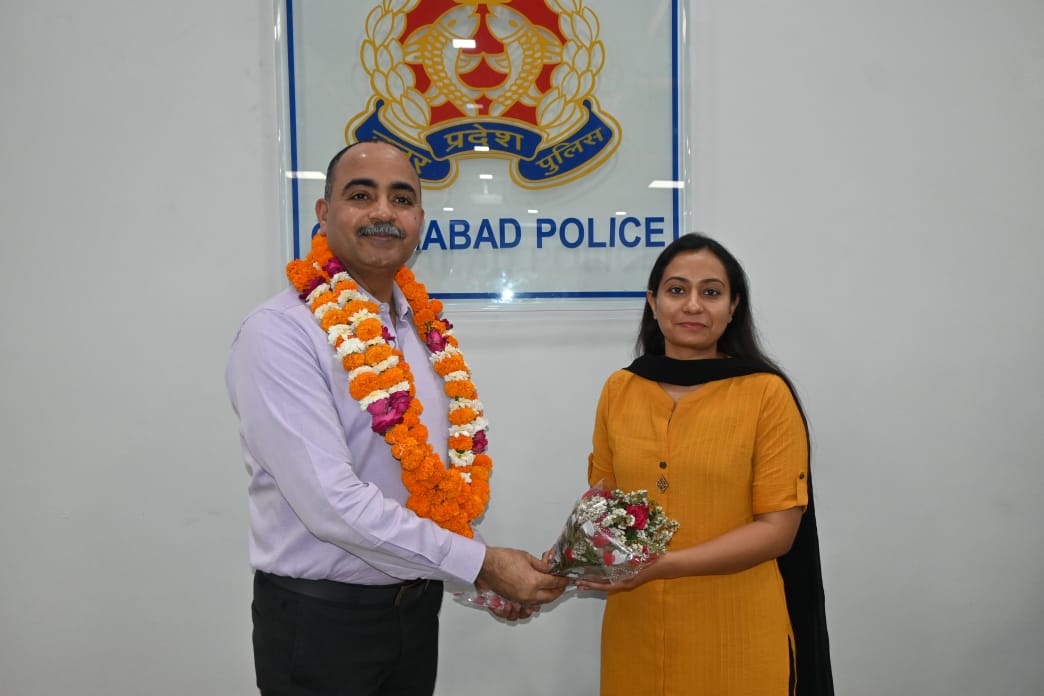 sindbajkhan786's tweet photo. श्री अजय कुमार मिश्र, पुलिस आयुक्त #गाजियाबाद का पुलिस महानिरीक्षक, प्रयागराज रेंज प्रयागराज के पद पर स्थानान्तरण होने पर पुलिस कमिश्नरेट गाजियाबाद के अधिकारीगणों/कर्मचारीगणों द्वारा उनके कार्यकाल की सराहना करते हुए उज्जवल भविष्य के लिए शुभकामनाएं दी गई 
@ https://t.co/FaKHtIyA4b