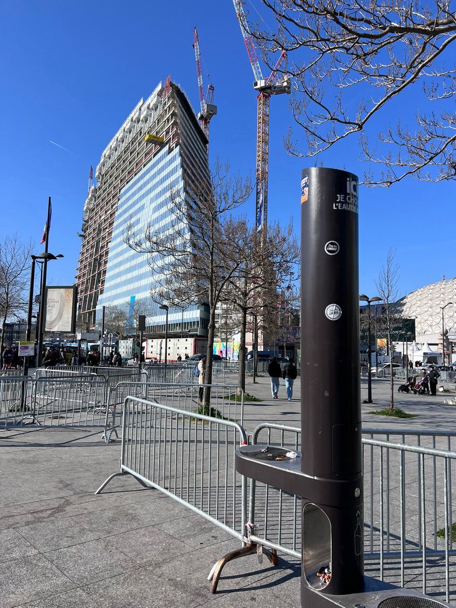 Agnes Evren (@agnesevren) on Twitter photo Anne Hidalgo et ses amis écologistes mettent en oeuvre leur fameux plan Biodiversité ! Du béton, du béton et … encore du béton : quelle arnaque verte ! #TourTriangle <a href="/Philippe_Goujon/">Philippe Goujon</a> <a href="/mairie15/">Mairie du 15</a> Anne Hidalgo et ses amis écologistes mettent en oeuvre leur fameux plan Biodiversité ! Du béton, du béton et … encore du béton : quelle arnaque verte ! #TourTriangle <a href="/Philippe_Goujon/">Philippe Goujon</a> <a href="/mairie15/">Mairie du 15</a>