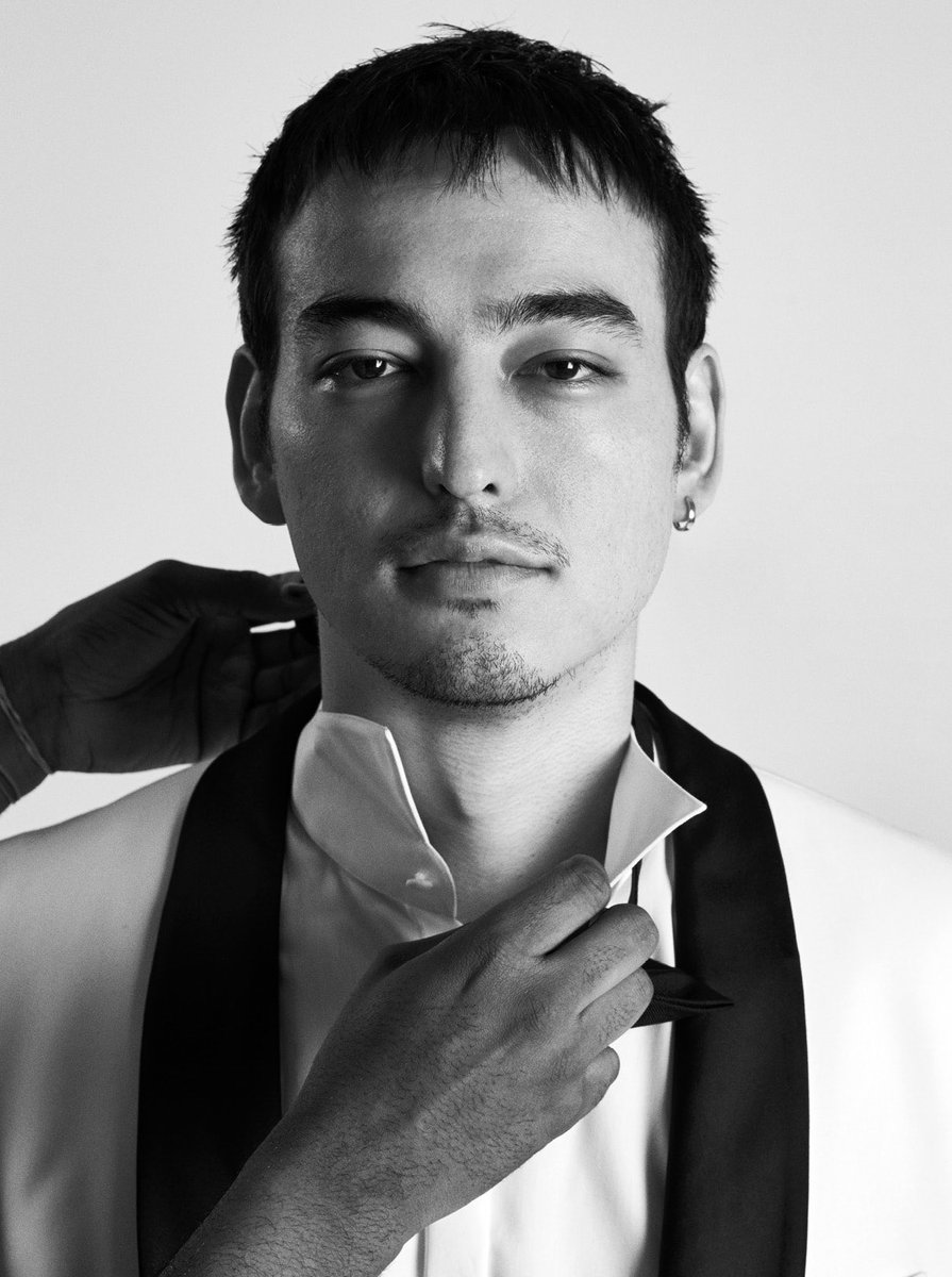 JOJI has now surpassed 12 billion total streams on Spotify across all credits.

He is the third Asian soloist to achieve this, the fastest to do so, and the first Japanese to reach this milestone.