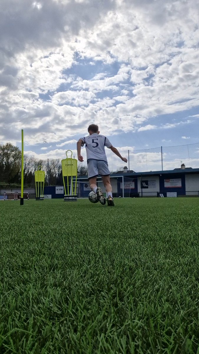 Position specific coaching  he asked for today 👌⚽️
#alwayswantstoimprove
#mentality