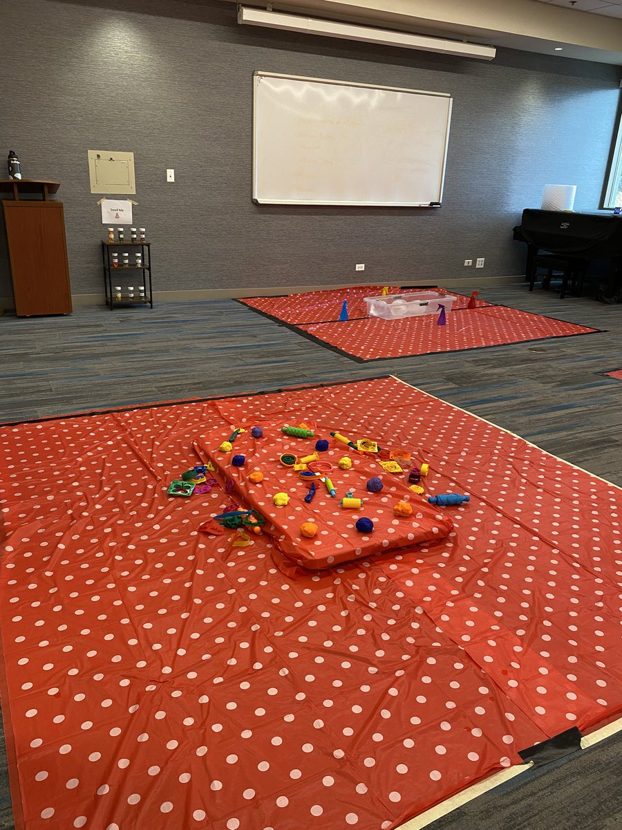 BirthToThree203's tweet image. Part 3 of sensory play night! #naperville203 #elevate203