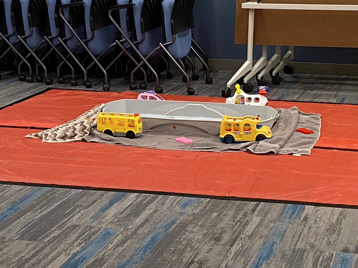 BirthToThree203's tweet image. Part 3 of sensory play night! #naperville203 #elevate203