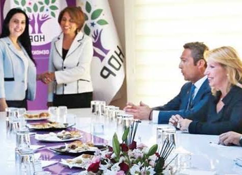 Medyanın yapmaya çalıştığı “Fenerbahçe siyaset üstüdür.” algısının aksine, Fenerbahçe, sportif başarı için siyasetin kapısında yatan bir kulüptür.