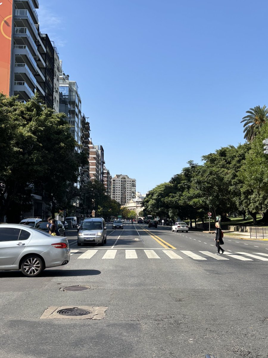 m4kebois's tweet photo. caminar 10mil pasos y sentarse en un bar a tomar una coca bien fría https://t.co/seS6xolBuJ