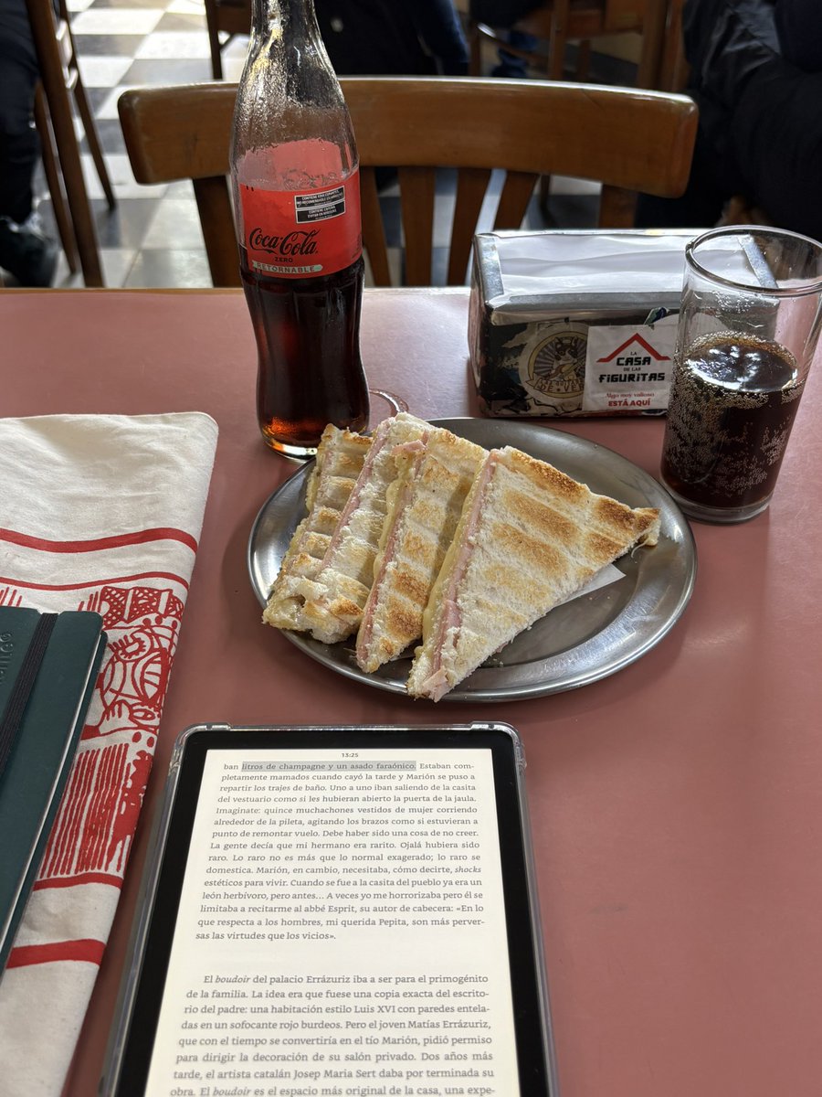 m4kebois's tweet photo. caminar 10mil pasos y sentarse en un bar a tomar una coca bien fría https://t.co/seS6xolBuJ