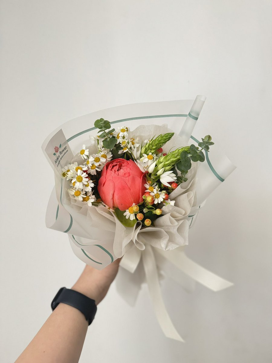 abnosflower's tweet image. خبرِی که لازمه بدونید اینه که پیونی اومد🥹🤍