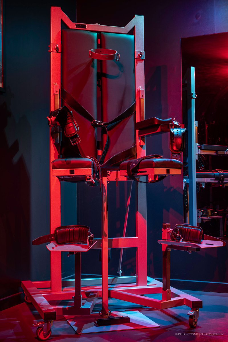 The black room • Which furniture is your favorite ?