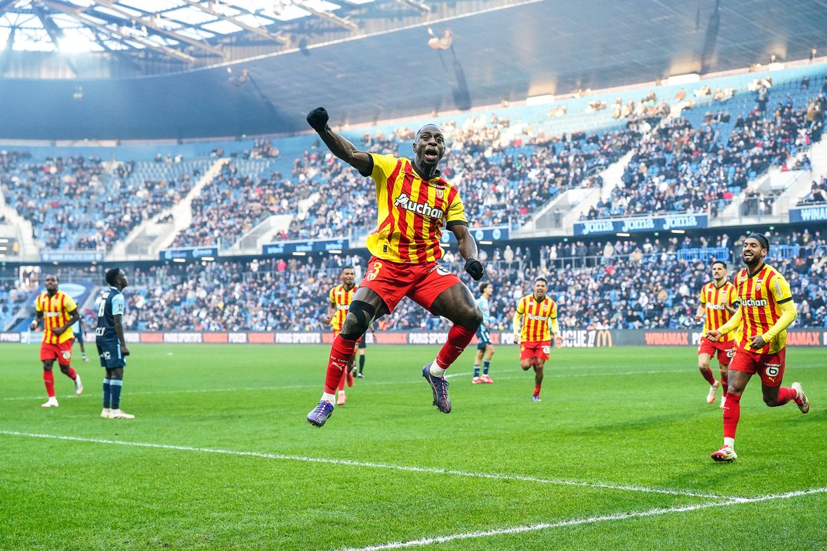 pasdecalais62's tweet image. #CONCOURS 🔴🟡 𝐋𝐞 𝐃𝐞́𝐩𝐚𝐫𝐭𝐞𝐦𝐞𝐧𝐭, 𝐩𝐚𝐫𝐭𝐞𝐧𝐚𝐢𝐫𝐞 𝐩𝐫𝐞𝐦𝐢𝐮𝐦 𝐝𝐮 @RCLens, vous invite au match #RCL/Auxerre le 27/4 ! 🔥Pour tenter de remporter 2️⃣ places, n'hésitez pas à :
✅follow @pasdecalais62
✅RT
✅taguer 2 amis en commentaire 
avant le 22/4, 15h